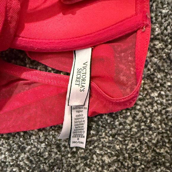 Victoria's Secret raceback demi - 38C - Picture 5 of 6